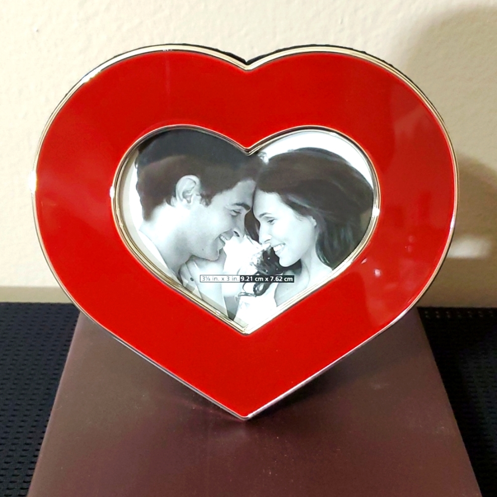 Heart-shaped Picture Frame